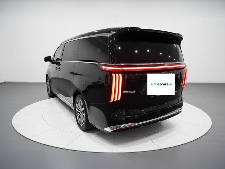 2025 AWD 8 photo 4