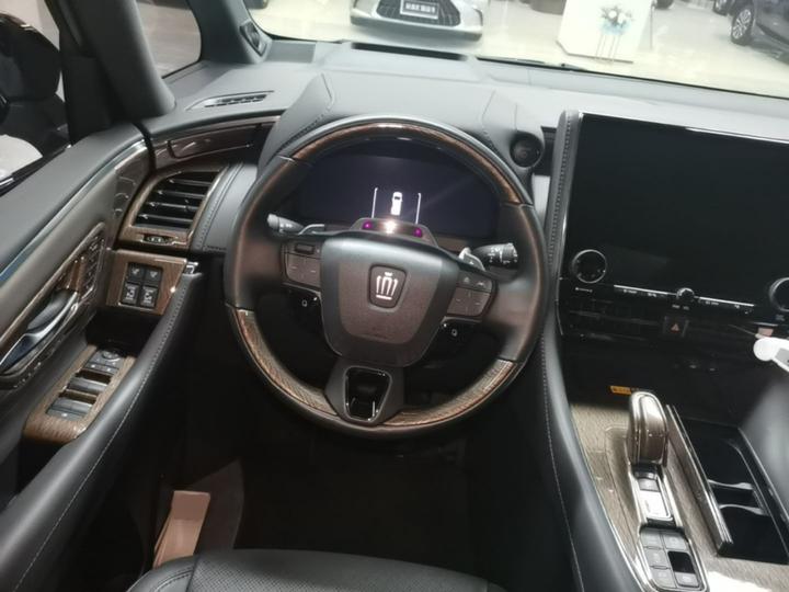 2024 Crown Hybrid 2.5L Supreme photo 6