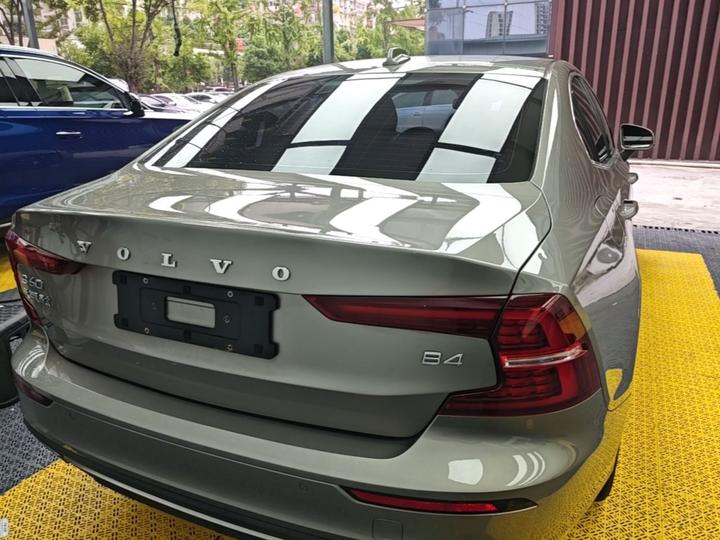 S60 2022 B4 Luxury photo 3