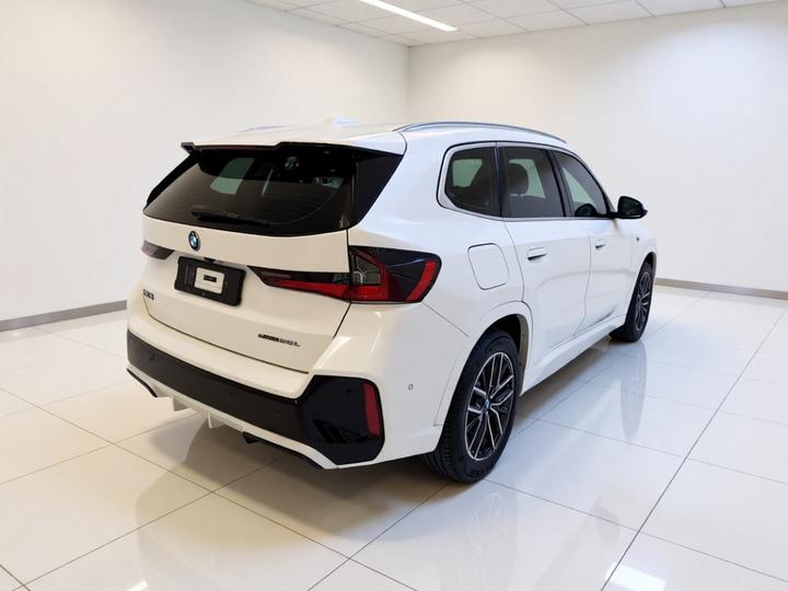 iX1 2023 eDrive25L M Sport Package photo 4