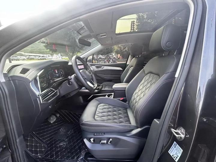 2024 530TSI AWD Flagship Pro 7-Seater photo 4