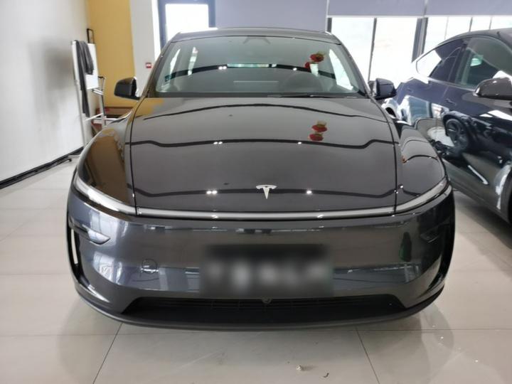 Model Y 2025 RWD Launch Edition photo 2