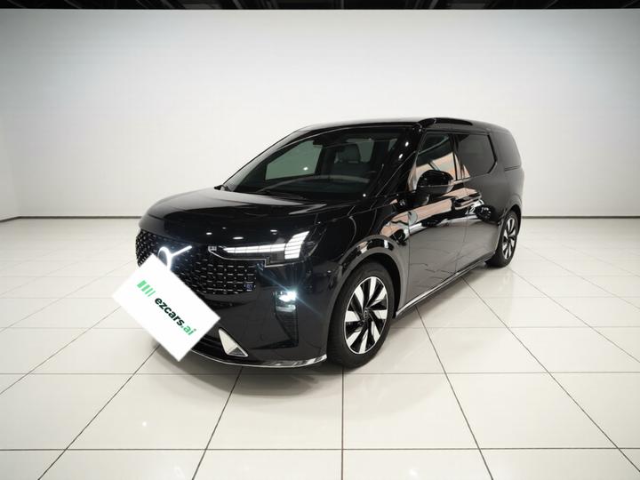 EM90 2025 Ultra 6-Seater