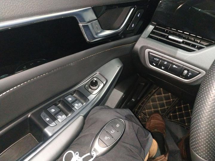 Bestune B70 2023 3rd Gen 1.5T AT photo 8