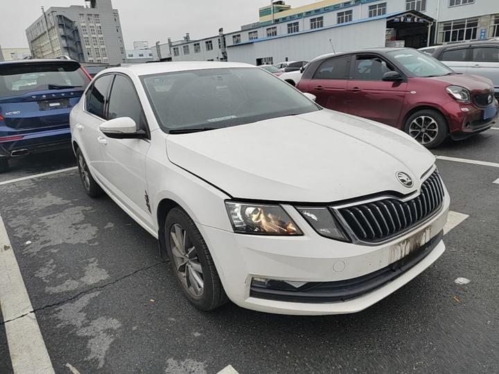 Octavia 2022 1.5L MT Comfort photo 3