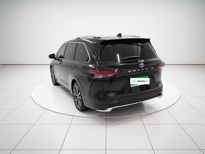 Granvia 2022 2.5L Hybrid Premium photo 4