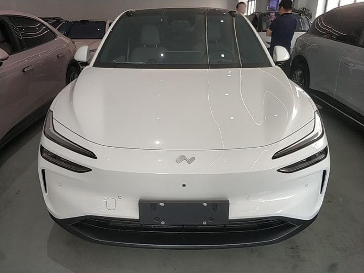 L60 2024 60kWh RWD photo 2