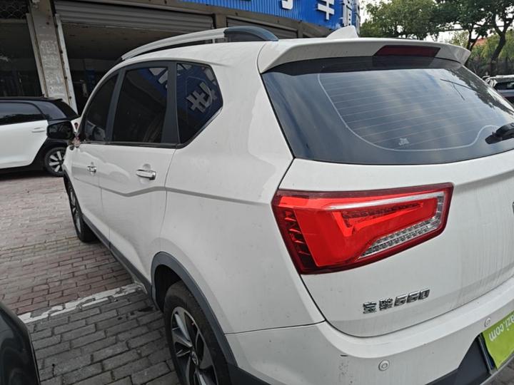 560 2015 1.8L MT Luxury photo 4