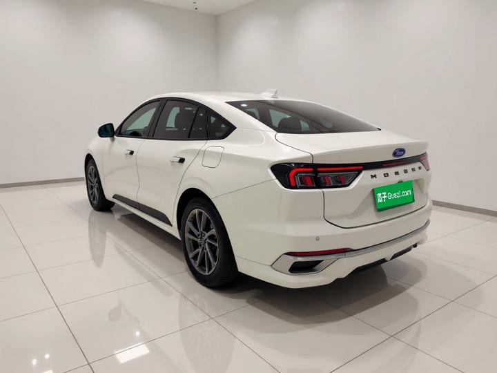 Mondeo 2025 2.0T EcoBoost Luxury photo 4