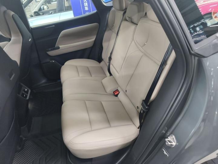XC70 Hybrid 2026 RWD Long Range Core photo 5