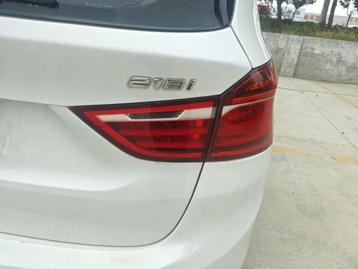 2 Series Wagon 2015 218i Leading photo 7