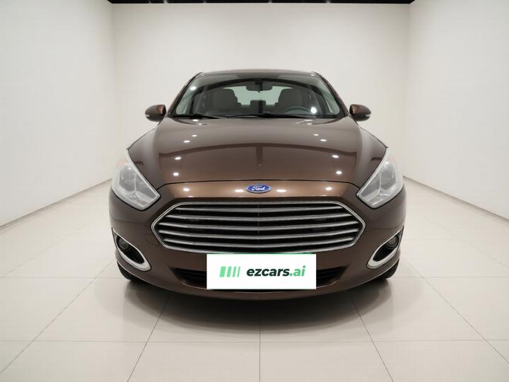 Escort 2015 1.5L MT Comfort photo 2
