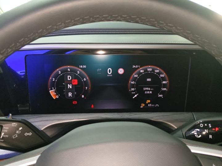 2026 450TSI AWD Supreme 6-Seater photo 7