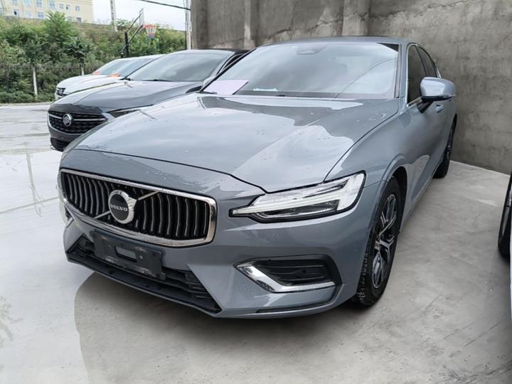 S60 2023 B4 Luxury