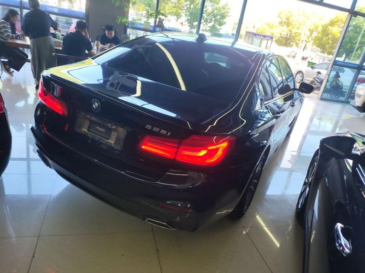 5 Series Imported 2020 525i M Sport Package photo 4