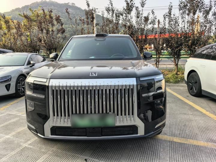 9X 2025 Hyper 70kWh 6-Seater photo 2