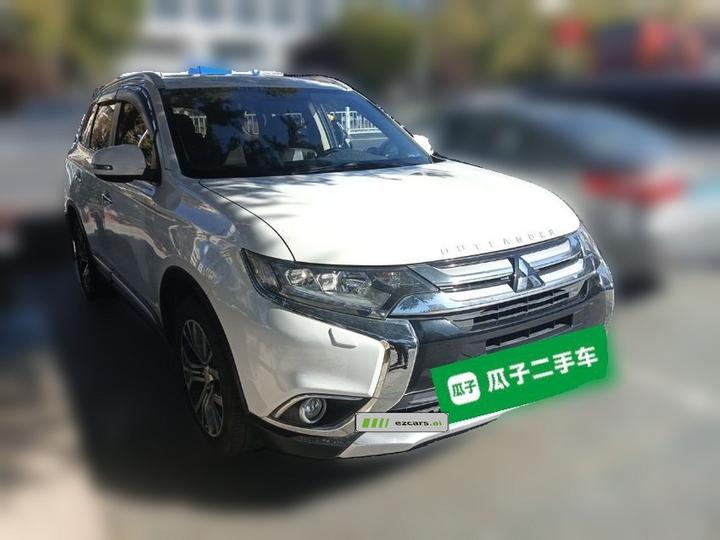 Outlander 2016 2.4L AWD Luxury 7-Seater photo 3