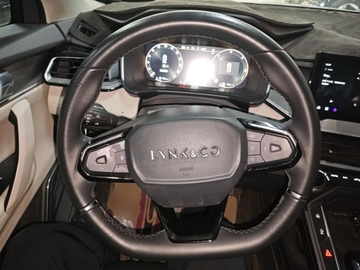 06 EM-P 2020 PHEV Plus photo 5