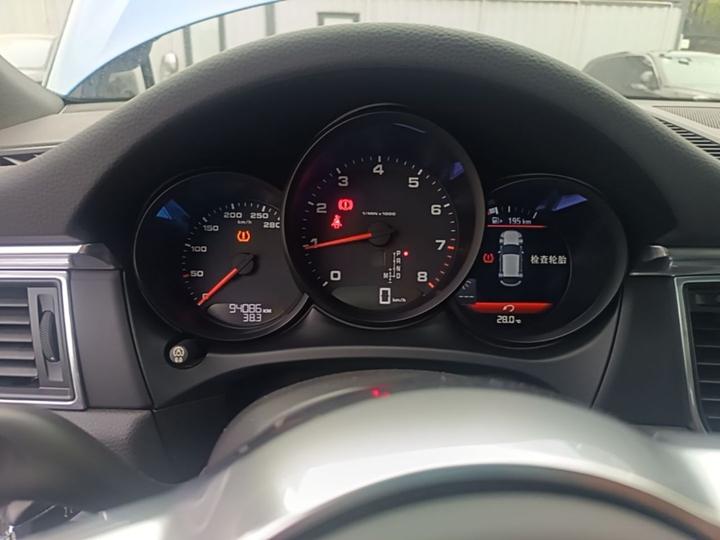 2016 Macan 2.0T photo 7