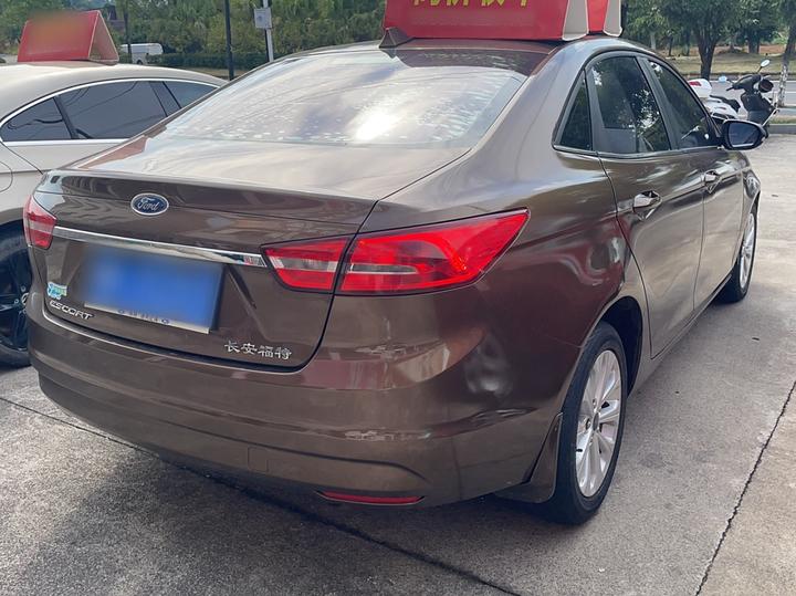 Escort 2015 1.5L AT Comfort photo 3