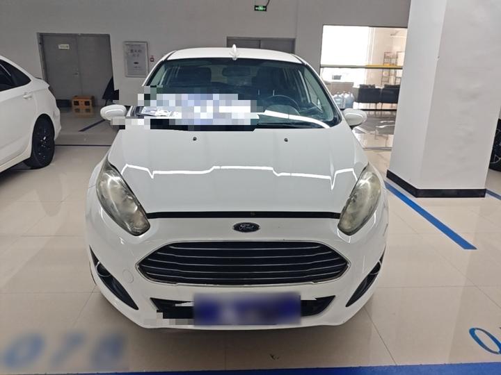 2013 Hatchback 1.5L AT Fashion photo 2