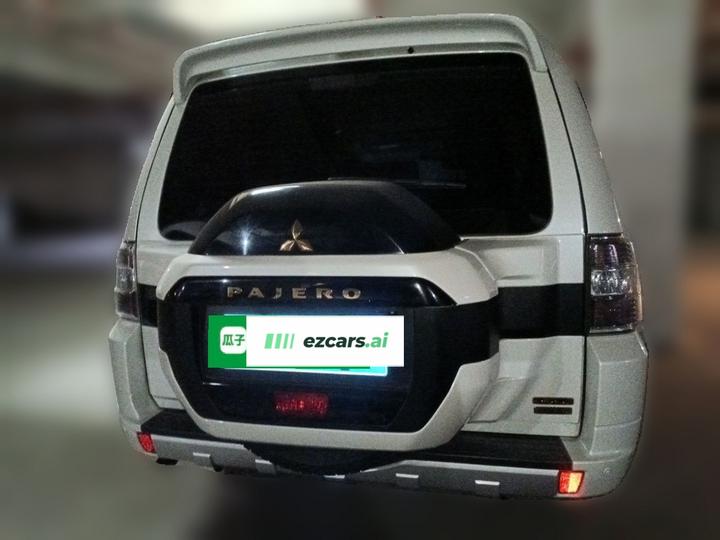 Pajero Parallel Import V97 3.8L 5-Door GLS photo 5