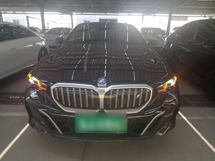 i5 2024 eDrive 35L M Sport Package photo 2