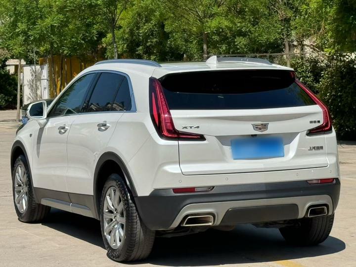 XT4 2020 Facelift 28T RWD Leading photo 3