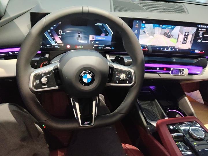 5 Series 2025 530Li Leading M Sport Package photo 5
