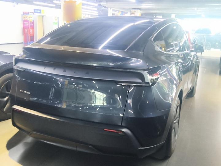 Model Y 2025 RWD photo 4