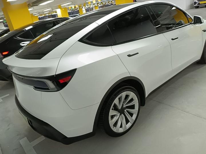Model Y 2025 RWD photo 6