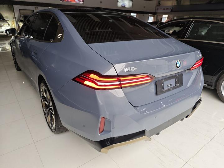 5 Series 2024 530Li Exclusive M Sport Package photo 4