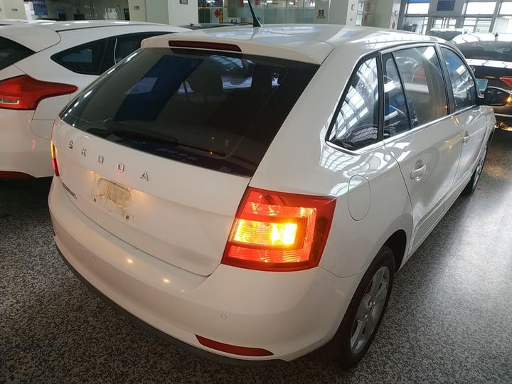 Rapid Spaceback 2019 Facelift 1.5L AT Comfort China V photo 3