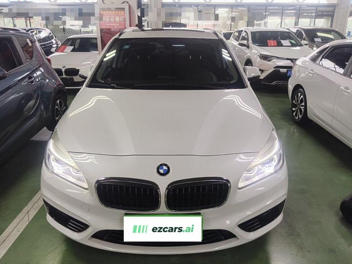 2 Series Wagon 2016 218i Sport Design Package photo 2