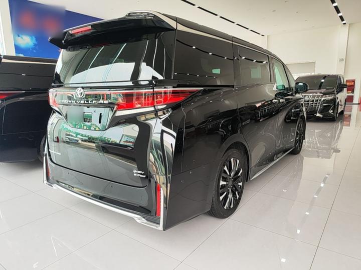 2024 Crown Hybrid 2.5L Supreme Executive photo 4