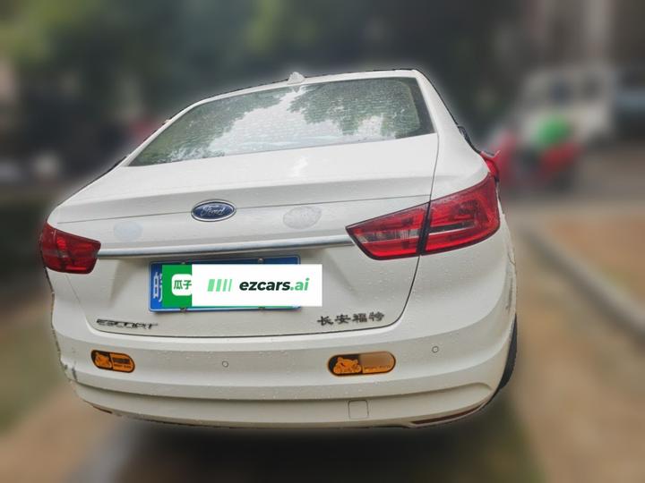 Escort 2015 1.5L MT Comfort photo 5