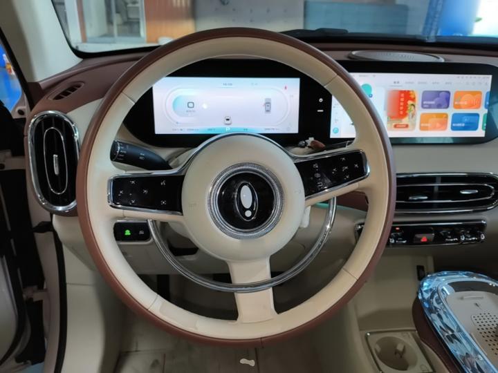 2023 401km Premium photo 6