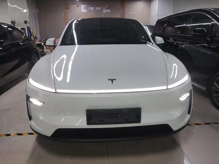 Model Y 2026 RWD photo 2