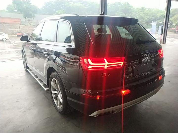 Q7 2019 55 TFSI Tech photo 4