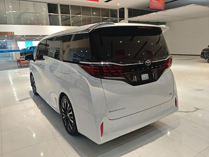 Alphard 2024 Hybrid 2.5L Premium photo 4