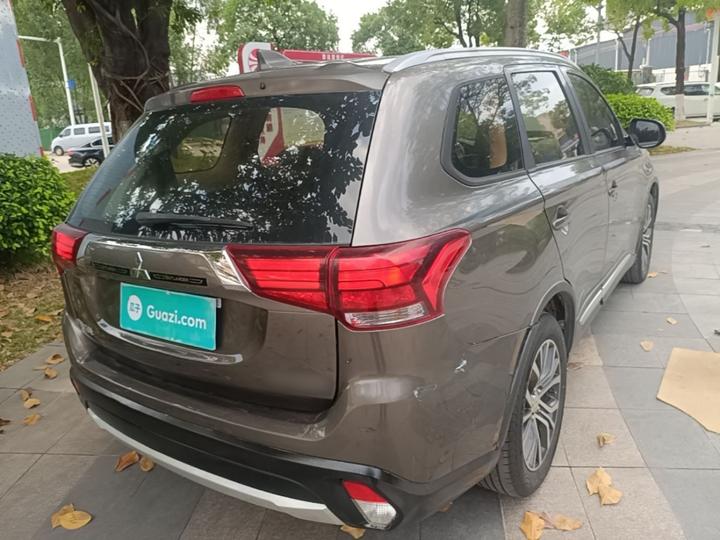 Outlander 2018 2.0L RWD 7-Seater photo 6