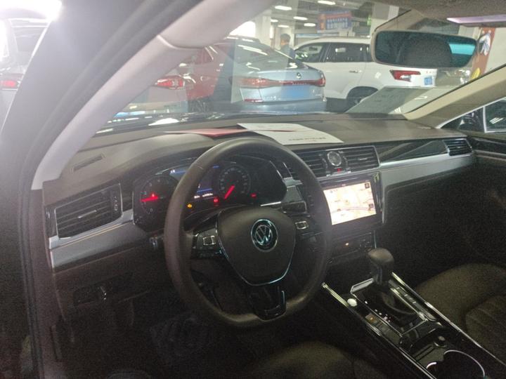 2021 380TSI Luxury photo 5