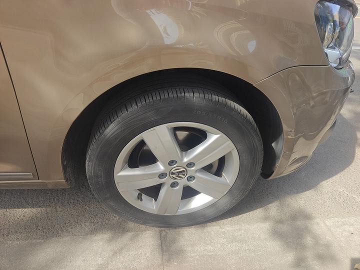 2015 1.4T DSG Comfort 5-Seater photo 8