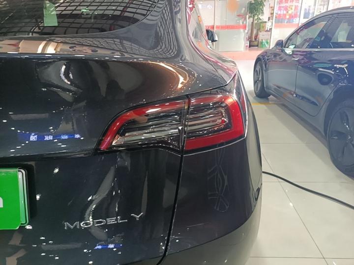 Model Y 2024 RWD photo 7