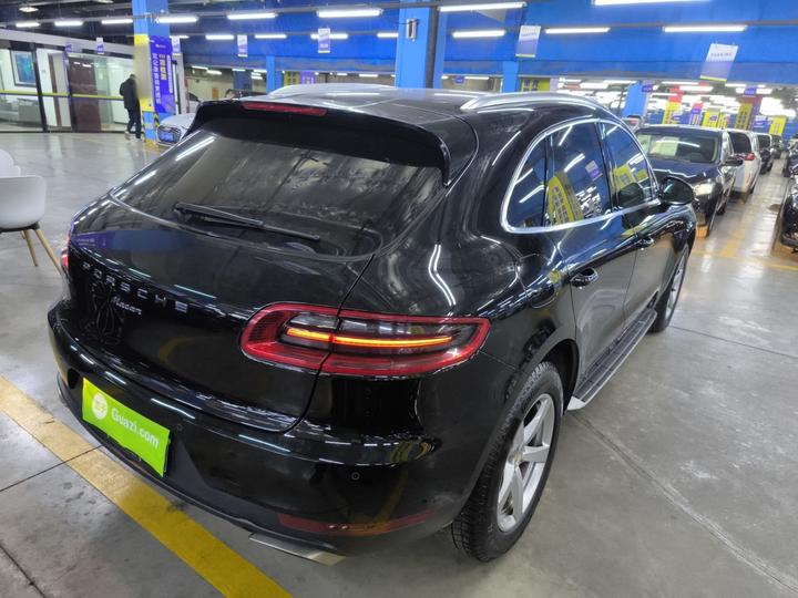 2016 Macan 2.0T photo 4