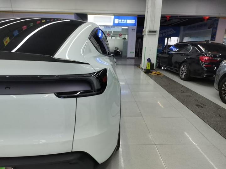 Model Y L 2025 Long Range AWD photo 7
