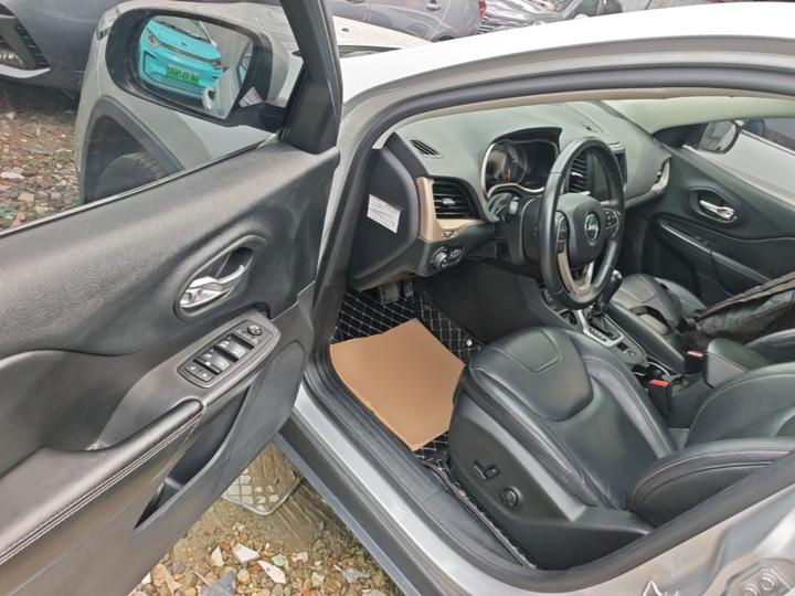 Cherokee 2016 2.0L photo 3