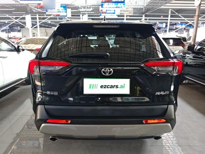 RAV4 2023 2.0L CVT RWD Plus photo 3