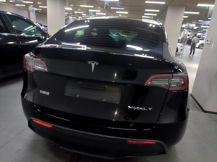 Model Y 2024 RWD photo 5