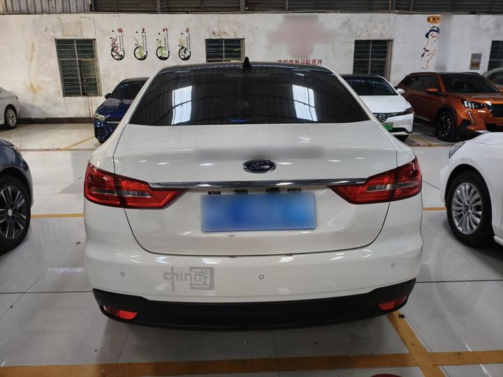 Escort 2019 Facelift 1.5L AT China VI photo 5